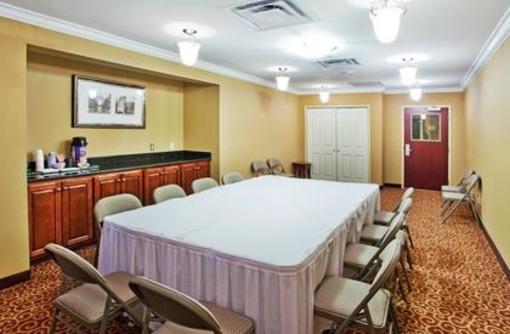фото отеля Holiday Inn Express Hotel & Suites Macon West