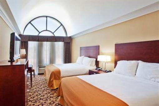 фото отеля Holiday Inn Express Hotel & Suites Macon West