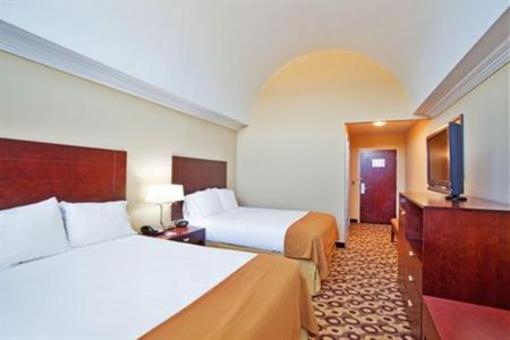 фото отеля Holiday Inn Express Hotel & Suites Macon West