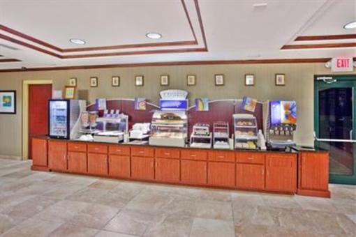 фото отеля Holiday Inn Express Hotel & Suites Macon West