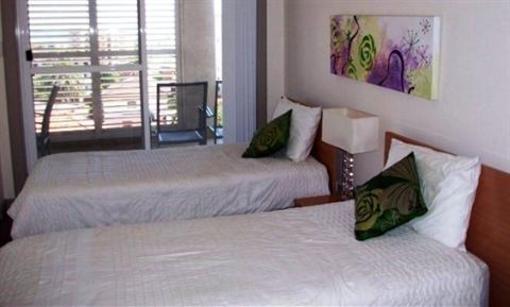 фото отеля Sandy Cove Apartments