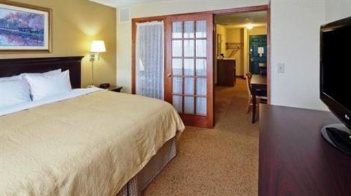 фото отеля Country Inn & Suites by Carlson _ West Bend