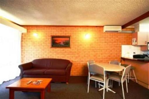 фото отеля Blue Whale Motor Inn & Apartments
