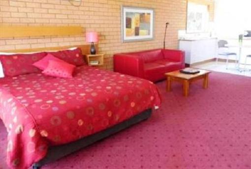 фото отеля Blue Whale Motor Inn & Apartments