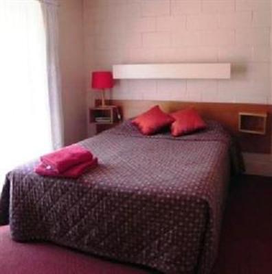фото отеля Blue Whale Motor Inn & Apartments