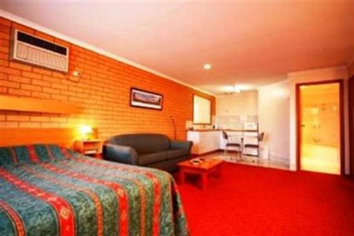 фото отеля Blue Whale Motor Inn & Apartments