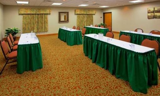 фото отеля Holiday Inn Express Hotel & Suites Parkersburg Mineral Wells (West Virginia)