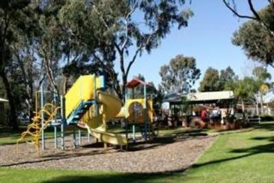 фото отеля A Shady River Holiday Park Moama