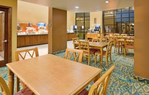 фото отеля Holiday Inn Express Hotel & Suites Branson