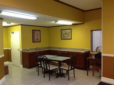 фото отеля Colonial Inn & Suites Memphis