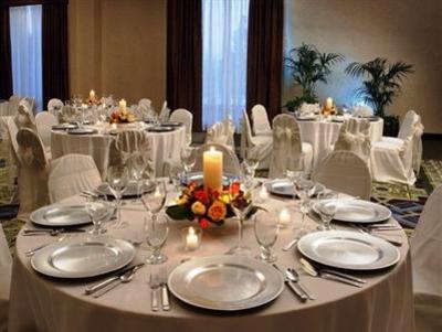фото отеля Holiday Inn Express Hotel & Suites International Airport San Jose (California)
