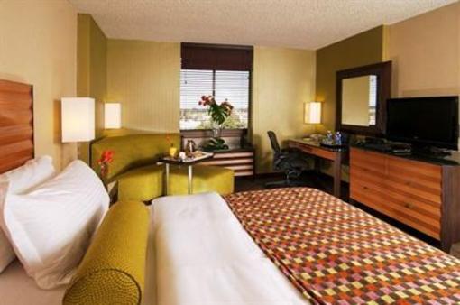 фото отеля Holiday Inn Express Hotel & Suites International Airport San Jose (California)