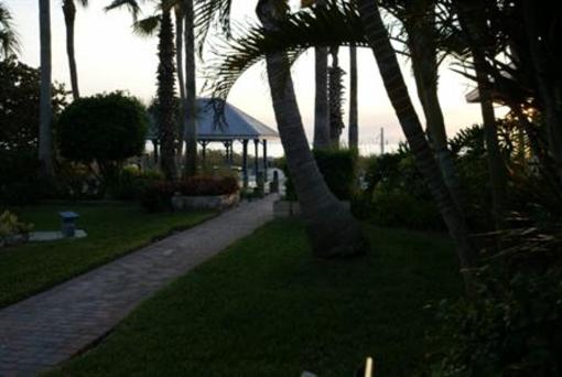 фото отеля Sandpiper Inn Longboat Key