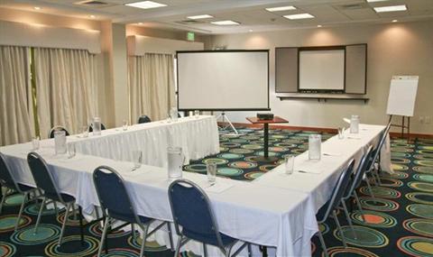фото отеля Hampton Inn Wilmington-University Area/Smith Creek Station