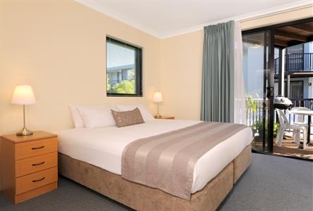 фото отеля Assured Waterside Apartments Perth