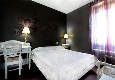 фото отеля Hotel et Caves Des Paulands Aloxe-Corton