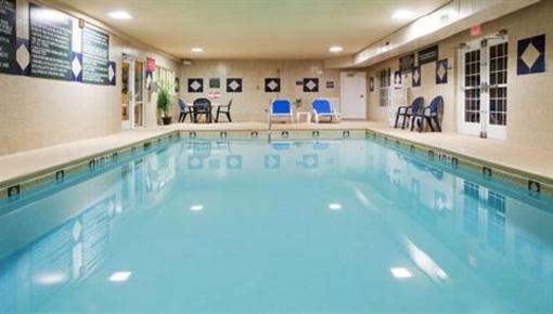 фото отеля Country Inn & Suites Fairburn