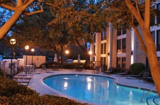 фото отеля Hampton Inn Dallas/Addison