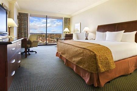 фото отеля Hilton Orange County / Costa Mesa