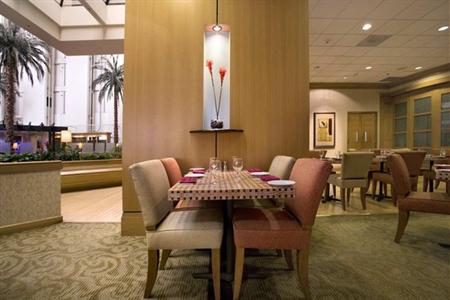 фото отеля Hilton Orange County / Costa Mesa