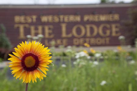 фото отеля BEST WESTERN PREMIER The Lodge on Lake Detroit