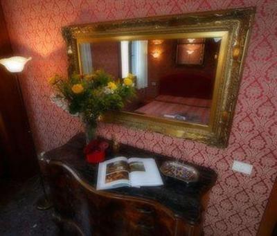 фото отеля Hotel Alle Guglie Venice