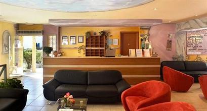 фото отеля Marietta Hotel Apartments