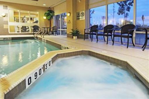 фото отеля Holiday Inn Express Hotel & Suites Brampton