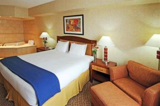 фото отеля Holiday Inn Express Hotel & Suites Brampton