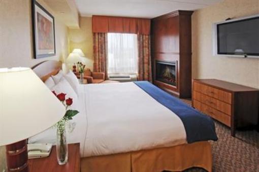фото отеля Holiday Inn Express Hotel & Suites Brampton