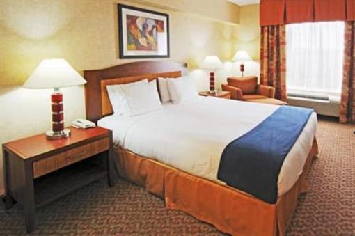 фото отеля Holiday Inn Express Hotel & Suites Brampton