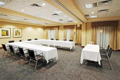 фото отеля Holiday Inn Express Hotel & Suites Brampton