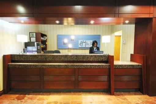 фото отеля Holiday Inn Express Hotel & Suites Brampton