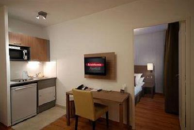 фото отеля Residhome Appart Hotel Monceau Bois-Colombes