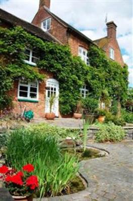 фото отеля Old Ivy House Bed & Breakfast