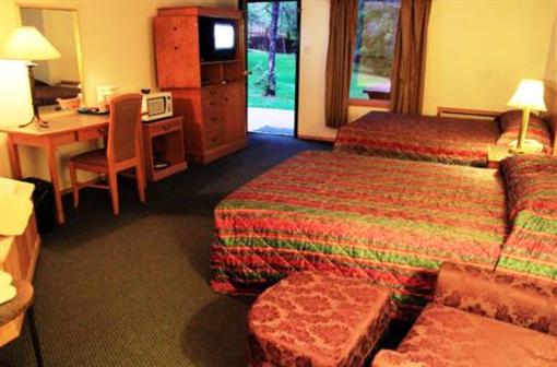 фото отеля Birchwood Motor Hotel