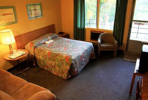 фото отеля Birchwood Motor Hotel