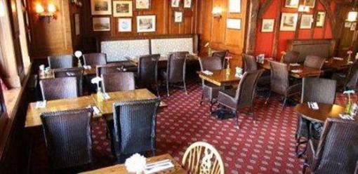 фото отеля The Saracens Head Hotel Highworth