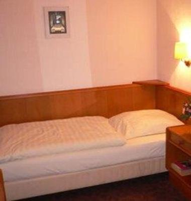 фото отеля Hotel Imperial Krefeld