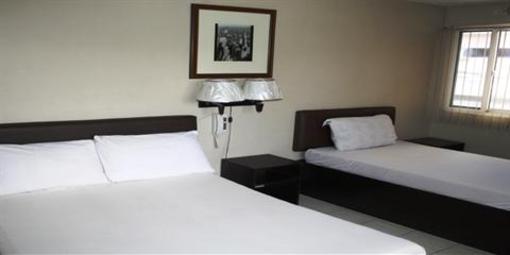 фото отеля 1st Avenue Hotel