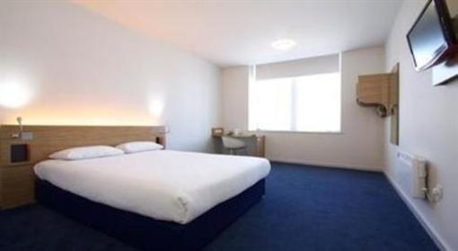 фото отеля Travelodge Macclesfield Central