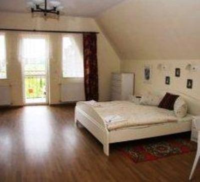 фото отеля Holiday Village Apartments