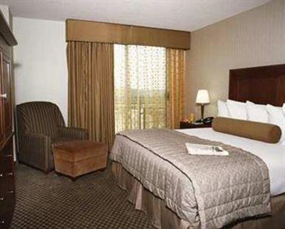 фото отеля Embassy Suites Loudon Dulles