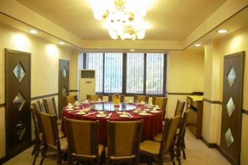 фото отеля Qiongzhou Hotel