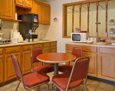 фото отеля Super 8 Burnham/Lewistown