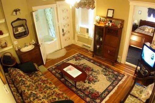 фото отеля Avon Manor Bed and Breakfast & Cottages
