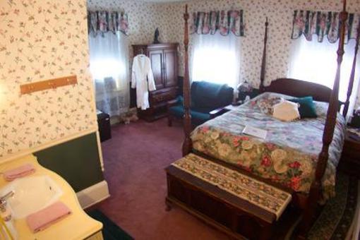фото отеля Avon Manor Bed and Breakfast & Cottages
