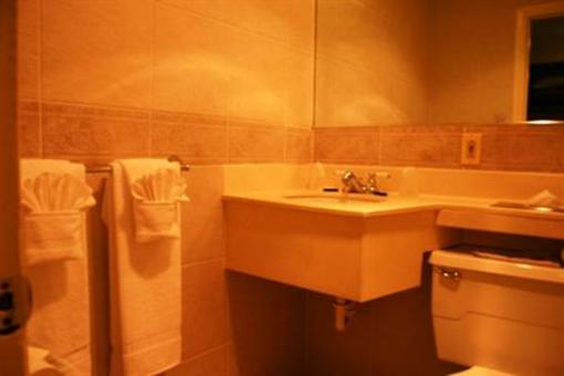 фото отеля Travel Inn Hyannis