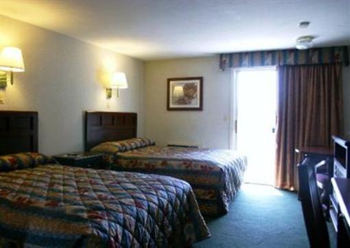 фото отеля Travel Inn Hyannis