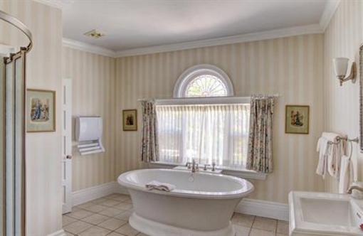 фото отеля Claramount Inn & Spa